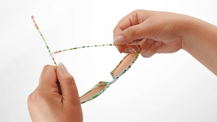Hands - VeroFlex Glasses